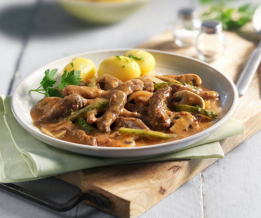 Cette image a un attribut alt vide ; le nom du fichier est boeuf-stroganoff-11425-1.jpg-w1440xh1200r1.2.jpg